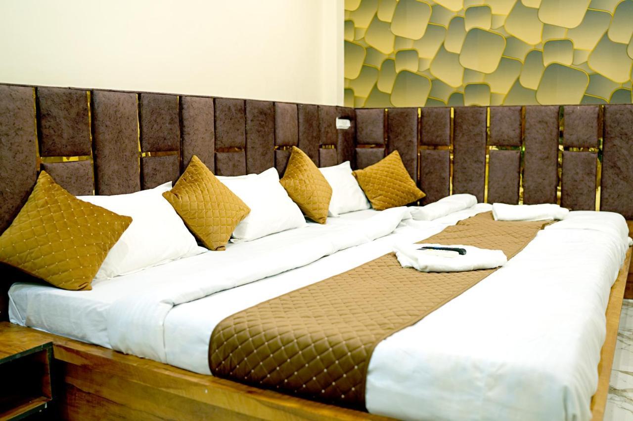 Hotel Mahalok Palace Удджайн Экстерьер фото