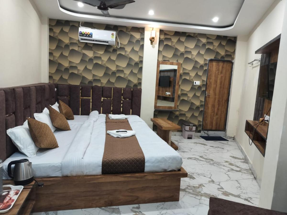 Hotel Mahalok Palace Удджайн Экстерьер фото