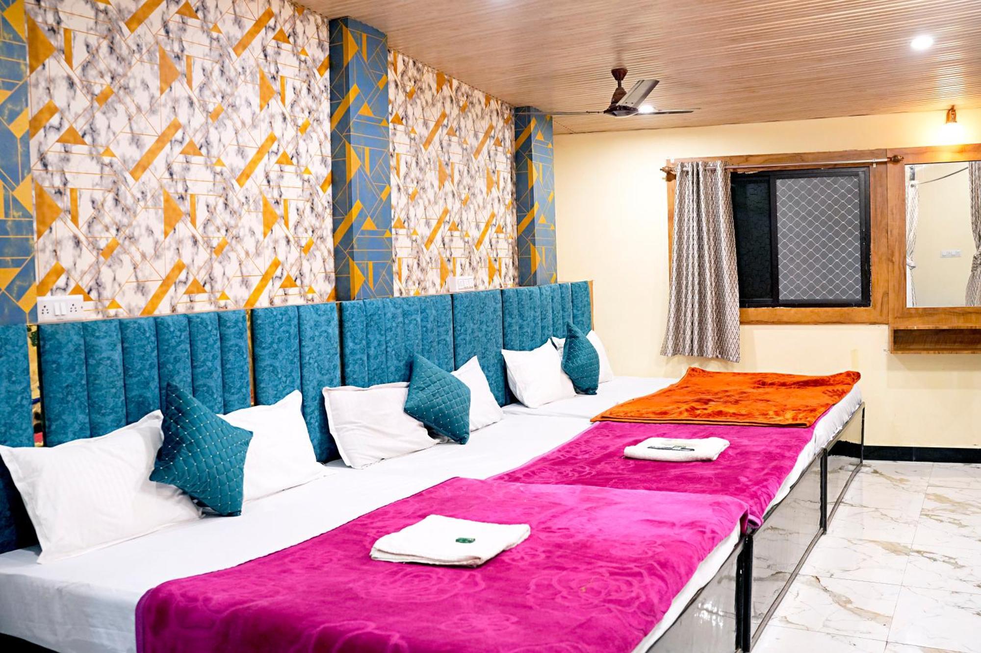 Hotel Mahalok Palace Удджайн Экстерьер фото